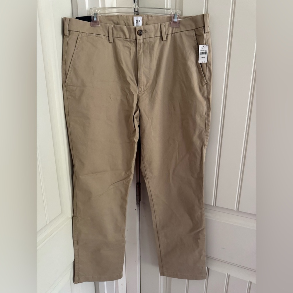 GAP- Men’s Essential khaki straight